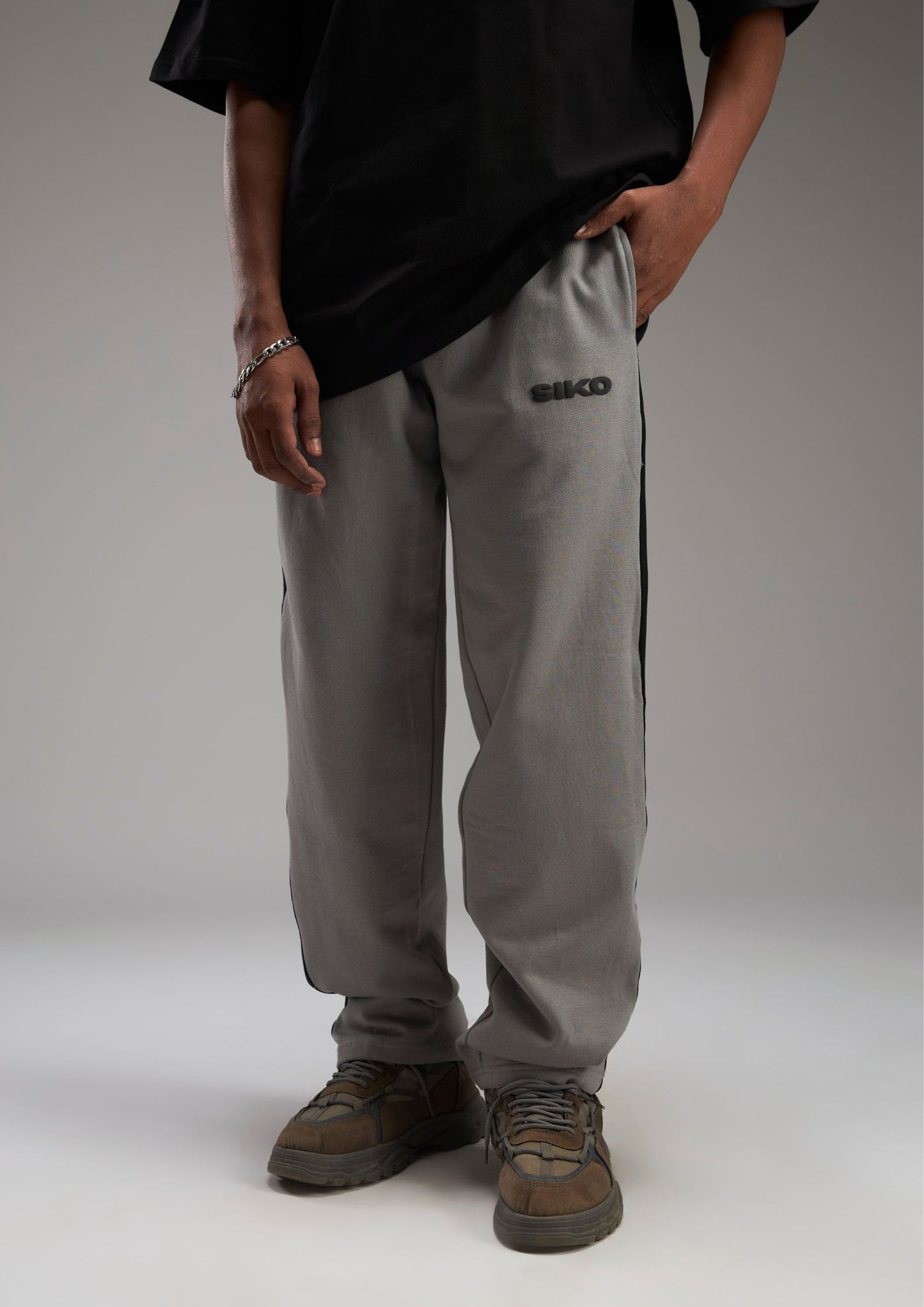 BLACK STRAIGHT FIT SWEATPANTS (Copy)