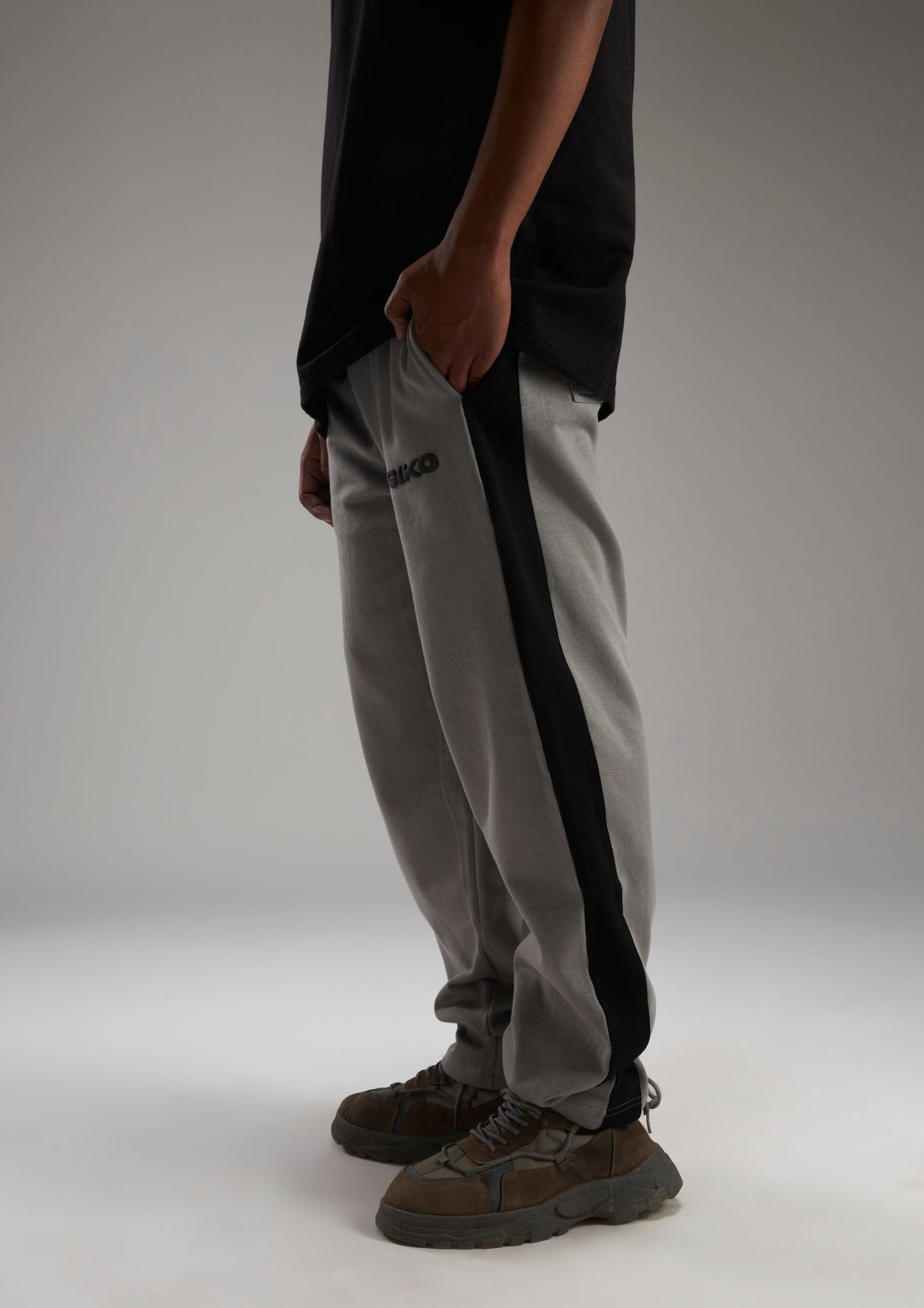 BLACK STRAIGHT FIT SWEATPANTS (Copy)