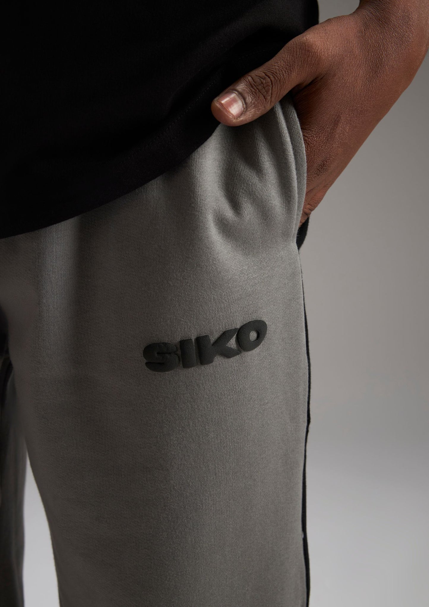 BLACK STRAIGHT FIT SWEATPANTS (Copy)